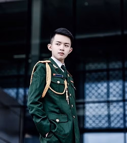 Ngắm hot boy quân phục đang hớp hồn cộng đồng mạng ảnh 4