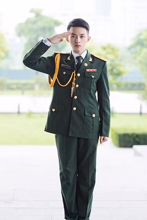 Ngắm hot boy quân phục đang hớp hồn cộng đồng mạng ảnh 3