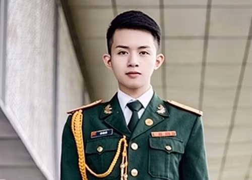 Ngắm hot boy quân phục đang hớp hồn cộng đồng mạng