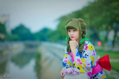 Cô gái Gia Lai giống hệt búp bê