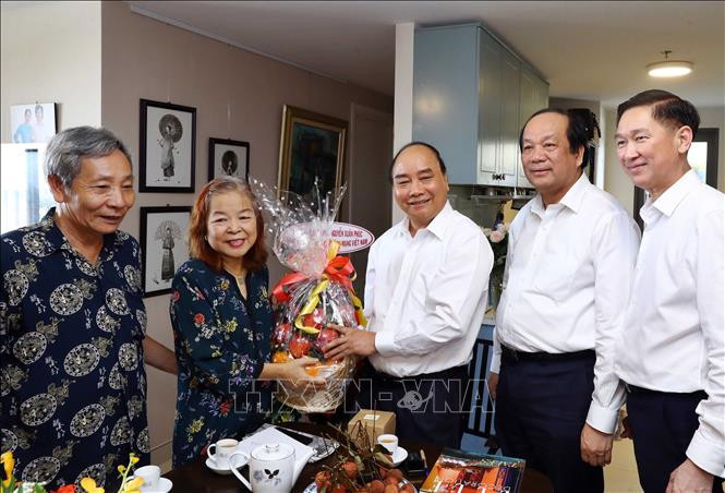 Thủ tướng thăm, chúc mừng các nhà báo lão thành tại TP Hồ Chí Minh ảnh 1 Chú thích ảnh