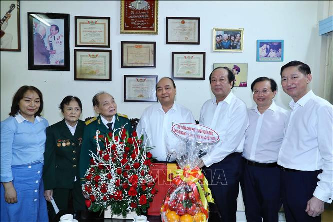 Thủ tướng thăm, chúc mừng các nhà báo lão thành tại TP Hồ Chí Minh ảnh 2 Chú thích ảnh