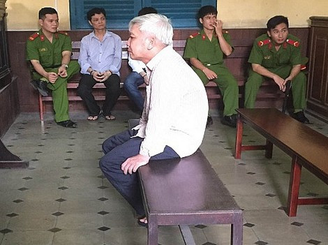 Bi kịch của những nạn nhân bị đánh ghen bằng... axít ảnh 2 Bi kịch của những nạn nhân bị đánh ghen bằng... axít ảnh 2