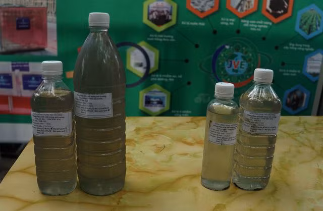 Xem màn trình diễn biến bùn thành CO2 và nước trên sông Tô Lịch - 21