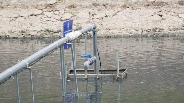 Xem màn trình diễn biến bùn thành CO2 và nước trên sông Tô Lịch - 11