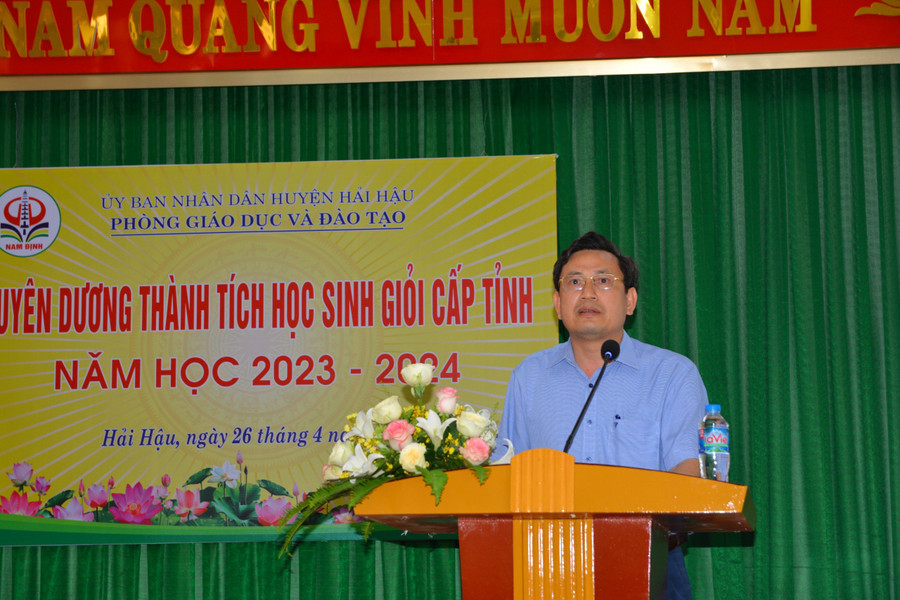 Ông Vũ Thế Hưng - Trưởng Phòng GD&ĐT Hải Hậu động viên, ghi nhận sự nỗ lực của thầy trò các nhà trường trên địa bàn huyện trong kỳ thi chọn HSG cấp tỉnh năm 2024. Ông Vũ Thế Hưng - Trưởng Phòng GD&ĐT Hải Hậu động viên, ghi nhận sự nỗ lực của thầy trò các nhà trường trên địa bàn huyện trong kỳ thi chọn HSG cấp tỉnh năm 2024.