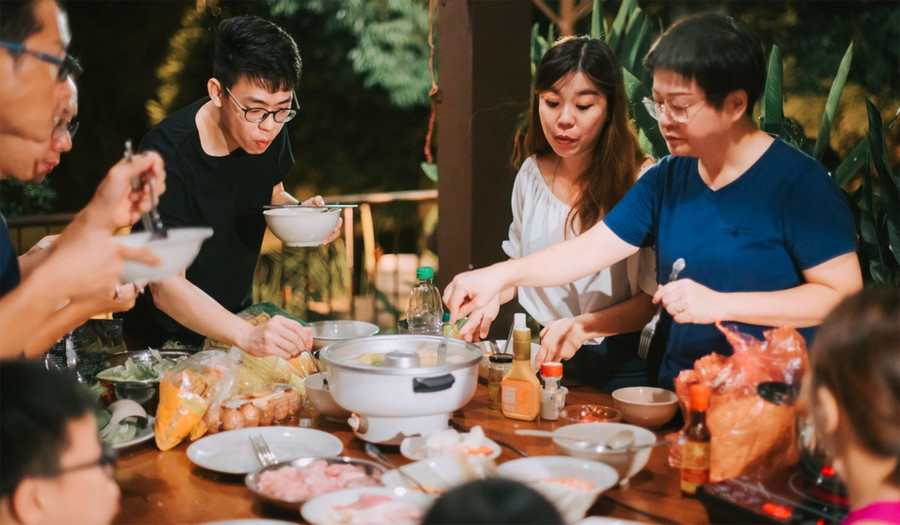 Chuyên gia dinh dưỡng khuyên các gia đình nên tránh mua những loại rau dễ gây ngộ độc khi ăn lẩu. (Ảnh: ITN) Chuyên gia dinh dưỡng khuyên các gia đình nên tránh mua những loại rau dễ gây ngộ độc khi ăn lẩu. (Ảnh: ITN)