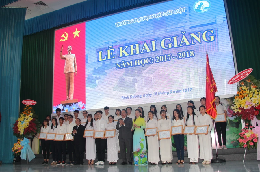 Đại học Thủ Dầu Một khai giảng năm học mới 2017- 2018