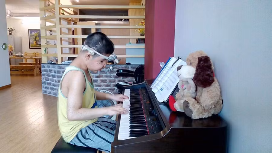 diễn viên Quốc Tuấn,Làng sao