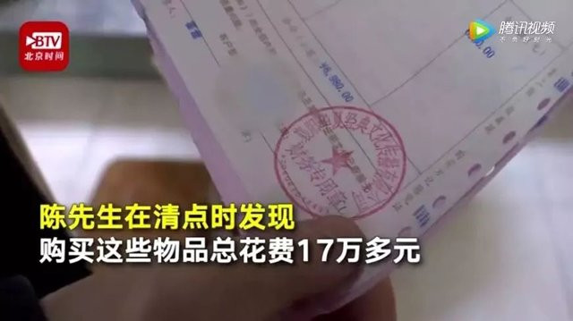 Dọn tủ đồ của bố vừa qua đời, con trai choáng váng phát hiện 2 hộp đồ bí mật ảnh 4 don tu do cua nguoi bo vua qua doi, con trai phat hien bi mat khong ngo - 6