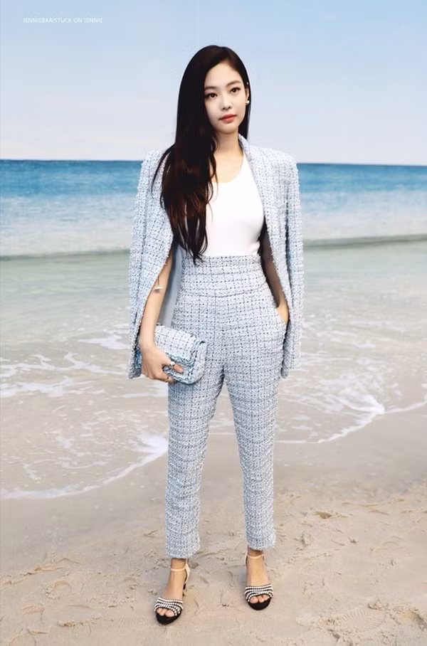 Kiểu áo khoác đang khiến loạt sao từ Việt đến Hàn mê mẩn