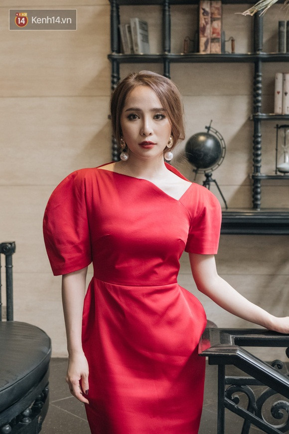 Không ngờ Nhã “tiểu tam” gợi cảm trong Về nhà đi con lại liên tục lộ khuyết điểm ngoài đời thế này ảnh 4 Nhã Tuesday trong phim dùng tài lẫn sắc phá hoại hạnh phúc người ta, vậy mà ngoài đời lại liên tục lộ khuyết điểm thế này!-5