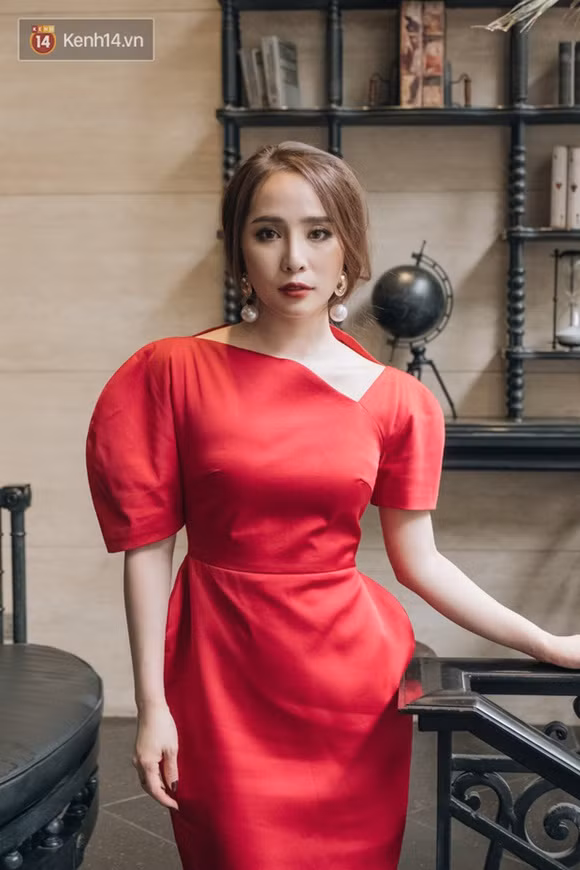 Không ngờ Nhã “tiểu tam” gợi cảm trong Về nhà đi con lại liên tục lộ khuyết điểm ngoài đời thế này ảnh 4 Nhã Tuesday trong phim dùng tài lẫn sắc phá hoại hạnh phúc người ta, vậy mà ngoài đời lại liên tục lộ khuyết điểm thế này!-5