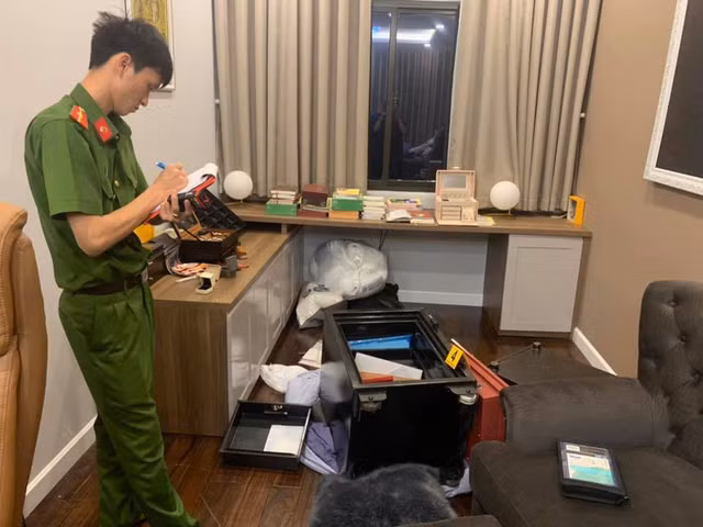 Sự khác biệt trong các vụ mất kim cương tiền tỷ của sao Việt và sao Hollywood - Ảnh 4.