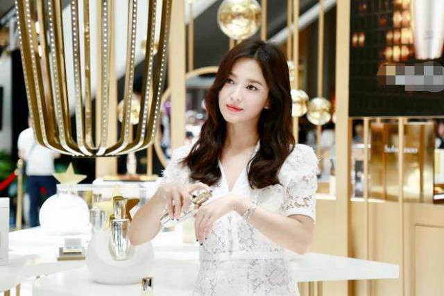 Gầy 5kg nhưng Song Hye Kyo vẫn đẹp vô đối, tạo dáng hững hờ “đốn tim” fan ảnh 4