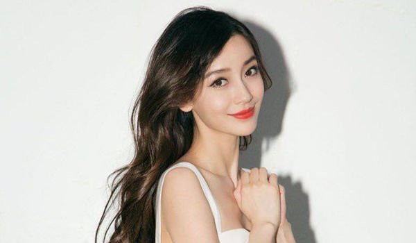 Địch Lệ Nhiệt Ba dẫn đầu top nghệ sỹ bị bàn tán tiêu cực trên Douban ảnh 5 Angelababy hình tượng từ trước đến nay không hề tốt, bị dân mạng nhắc đến như một thảm họa diễn xuất hay chuyện tình cảm ngôn tình, đậm chất khoa trương với Huỳnh Hiểu Minh