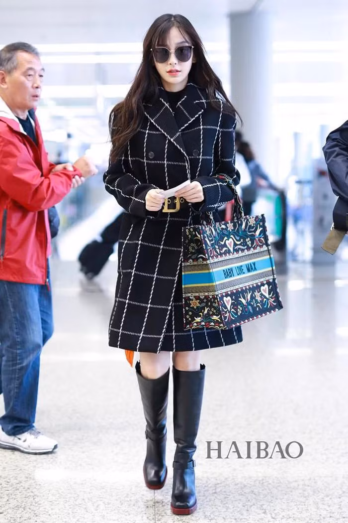 Angelababy xuất hiện đẳng cấp, ngập tràn hàng hiệu tại sân bay ảnh 13