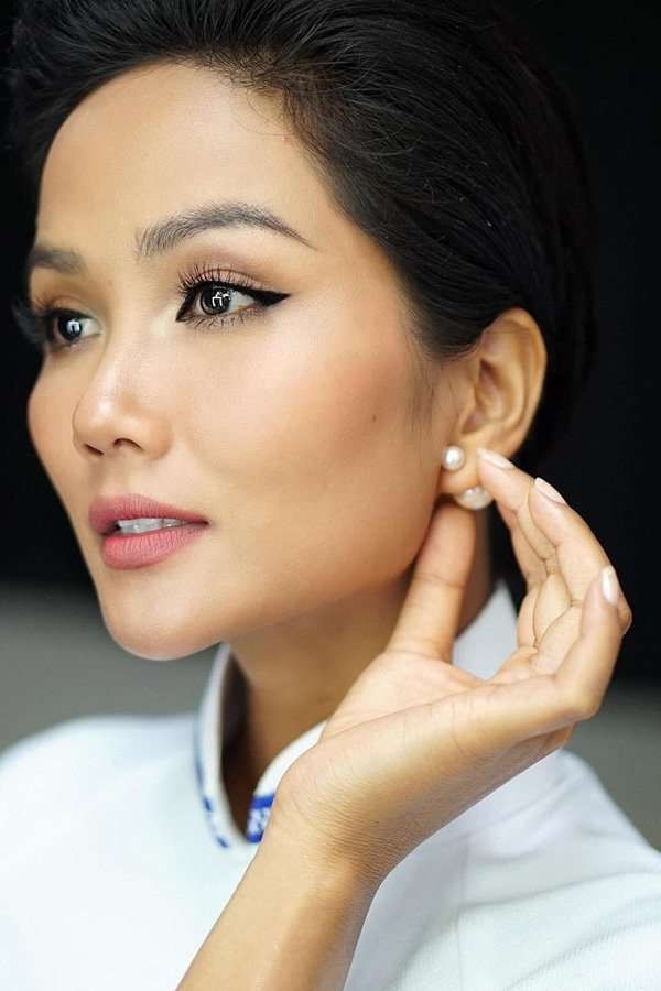 Nhìn mãi không ra Hoa hậu H"Hen Niê da trắng hồng khác lạ ảnh 8 Empty