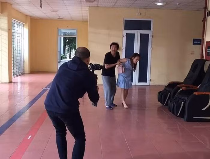 Ảnh hậu trường hài hước ít người biết phim "Về nhà đi con" ảnh 10
