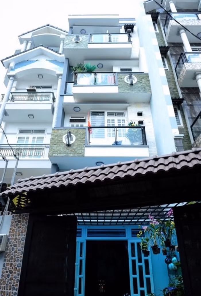 Các ca sĩ mang danh hội chợ nhưng sở hữu tài sản khủng-6