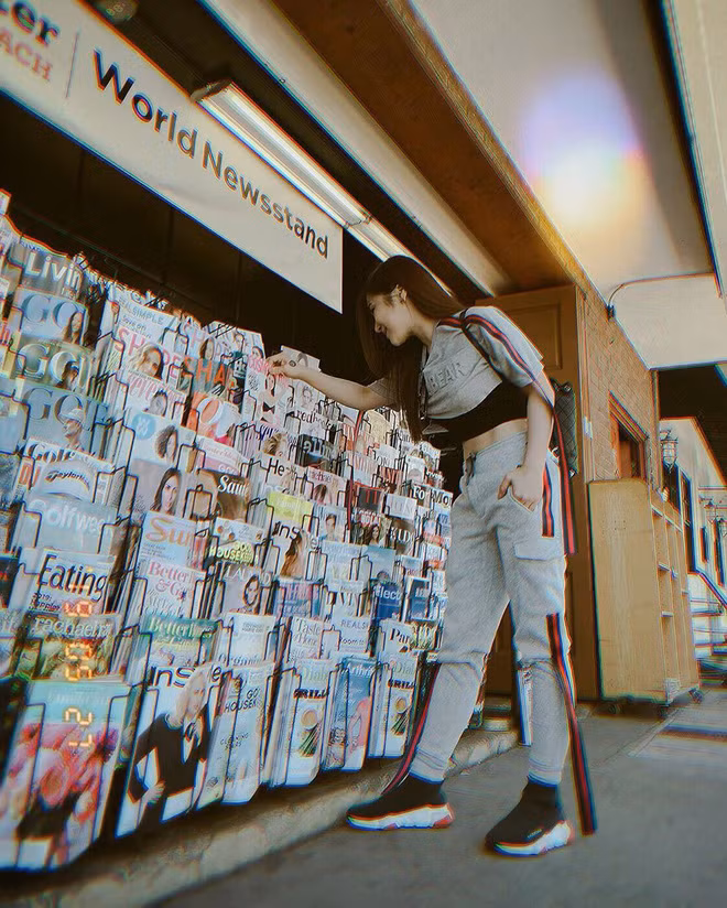 Hương Tràm lại đổi gu thời trang lạ trên đất Mỹ, đáp trả tin đồn mang thai ảnh 7 Empty