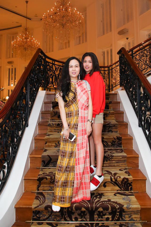 Con gái lớn của Phượng Chanel 16 tuổi đã là tín đồ hàng hiệu ảnh 1 Con gái lớn của Phượng Chanel 16 tuổi đã là tín đồ hàng hiệu ảnh 1