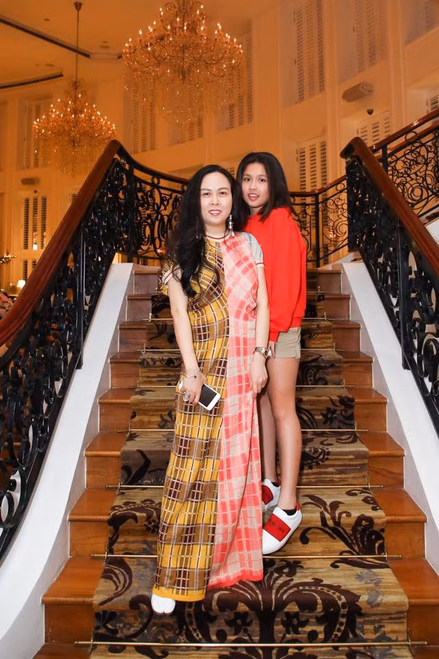 Con gái lớn của Phượng Chanel 16 tuổi đã là tín đồ hàng hiệu ảnh 1