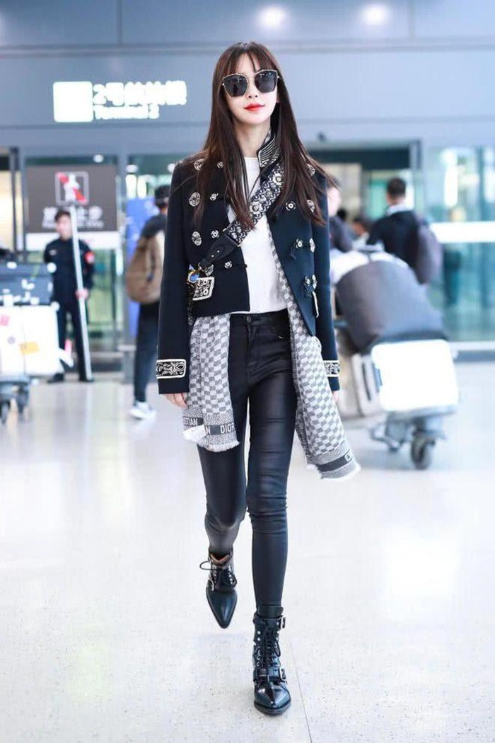 Angelababy xuất hiện đẳng cấp, ngập tràn hàng hiệu tại sân bay ảnh 12 Angelababy xuất hiện đẳng cấp, ngập tràn hàng hiệu tại sân bay ảnh 12