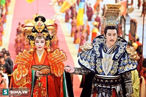 Tiên đế băng hà, đây là những việc mỹ nữ hậu cung phải làm nếu muốn có kim bài miễn tử - Ảnh 2.