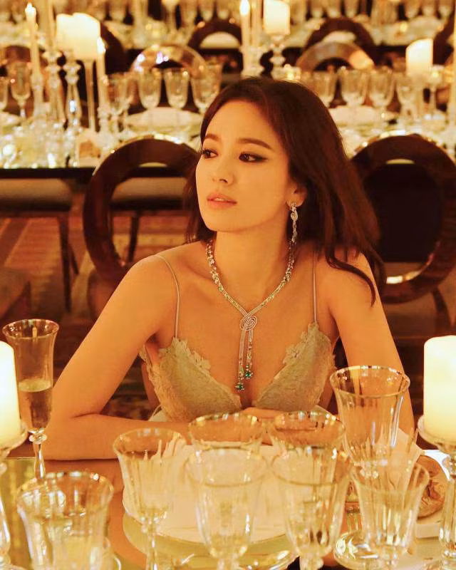 Gầy 5kg nhưng Song Hye Kyo vẫn đẹp vô đối, tạo dáng hững hờ “đốn tim” fan ảnh 1