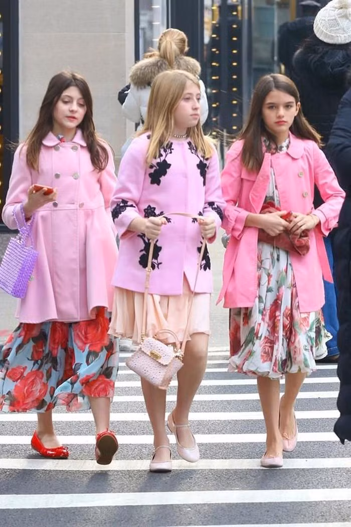 Không còn là “công chúa nhỏ” của Hollywood, Suri Cruise cao ráo, ra dáng thiếu nữ khi dạo phố ảnh 7 Không còn là “công chúa nhỏ” của Hollywood, Suri Cruise cao ráo, ra dáng thiếu nữ khi dạo phố ảnh 7