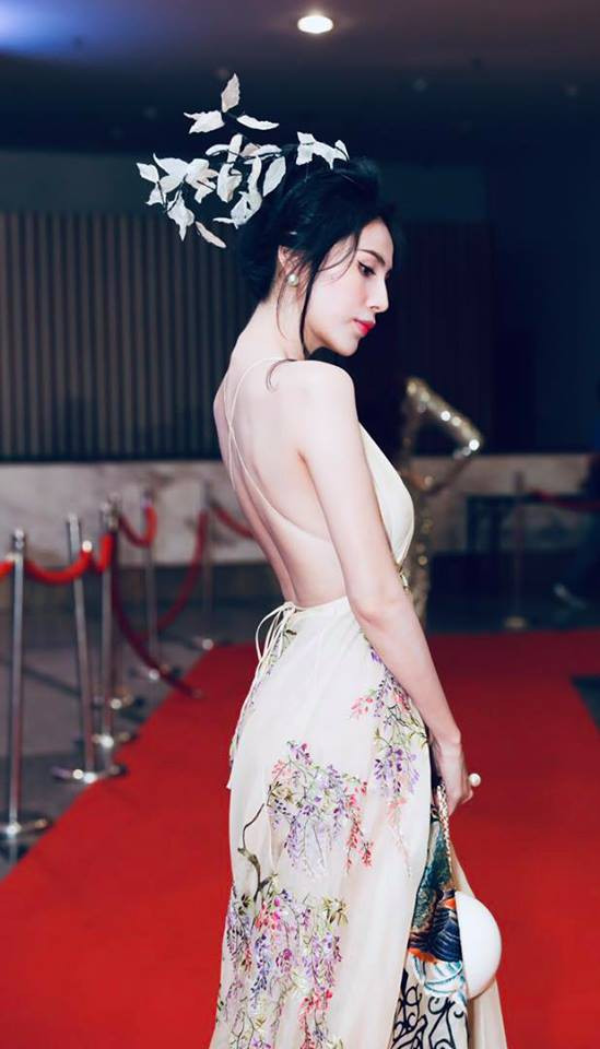 Những mỹ nhân Vbiz chứng minh “gái một con trông mòn con mắt" là có thật ảnh 5 Những mỹ nhân Vbiz chứng minh “gái một con trông mòn con mắt" là có thật ảnh 5