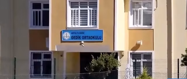 Thổ Nhĩ Kỳ: Giáo viên làm học sinh phát khóc vì nói “thế giới sắp kết thúc“ - ảnh 1