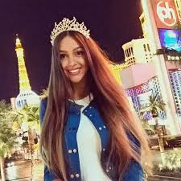 Vẻ gợi cảm chết người của Hoa khôi 9X vừa ly dị chồng già - cựu Quốc vương Malaysia - Ảnh 4.