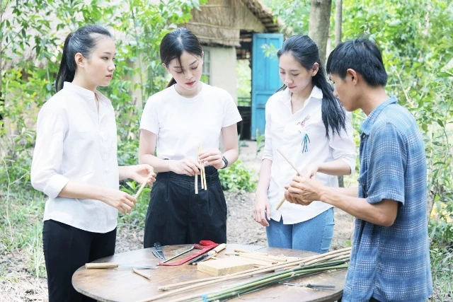 Thí sinh Miss World Việt Nam kêu gọi hạn chế dùng rác thải nhựa