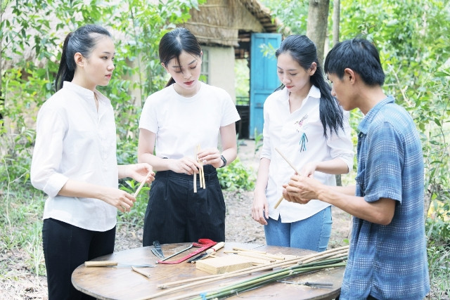 Thí sinh Miss World Việt Nam kêu gọi hạn chế dùng rác thải nhựa
