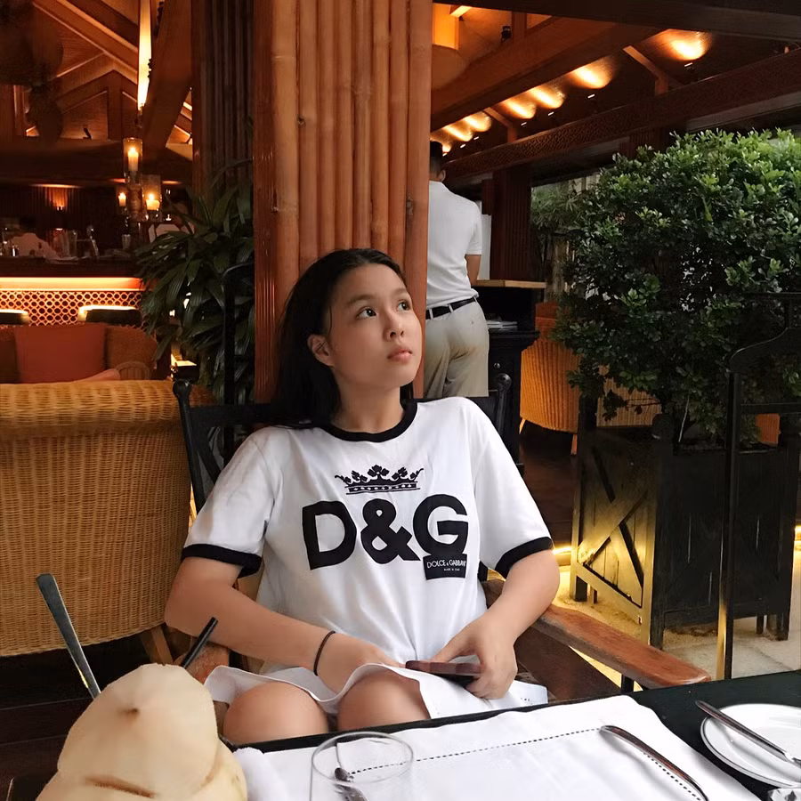 Con gái lớn của Phượng Chanel 16 tuổi đã là tín đồ hàng hiệu ảnh 23