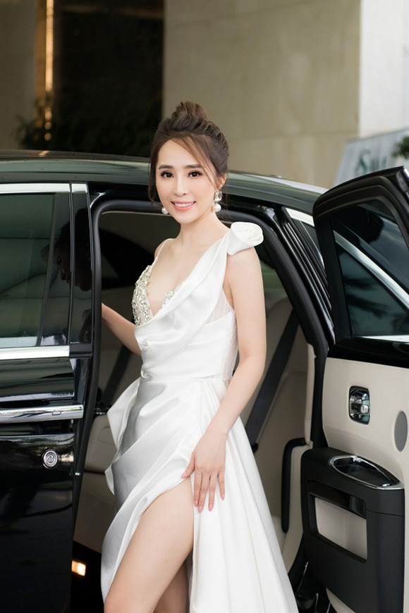 Không ngờ Nhã “tiểu tam” gợi cảm trong Về nhà đi con lại liên tục lộ khuyết điểm ngoài đời thế này ảnh 9 Nhã Tuesday trong phim dùng tài lẫn sắc phá hoại hạnh phúc người ta, vậy mà ngoài đời lại liên tục lộ khuyết điểm thế này!-10