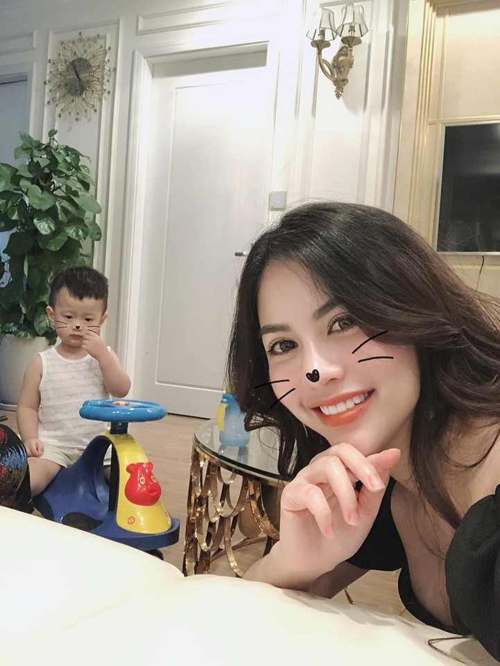 Sau cuộc ly hôn nhiều ồn ào, Việt Anh nghẹn ngào tuyên bố làm điều này với con trai ảnh 7 Sau cuộc ly hôn nhiều ồn ào, Việt Anh tuyên bố sẽ làm mọi cách để con trai vào Sài Gòn sống-7