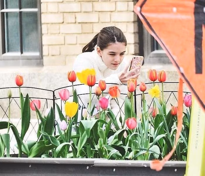 Không còn là “công chúa nhỏ” của Hollywood, Suri Cruise cao ráo, ra dáng thiếu nữ khi dạo phố ảnh 3 Không còn là “công chúa nhỏ” của Hollywood, Suri Cruise cao ráo, ra dáng thiếu nữ khi dạo phố ảnh 3