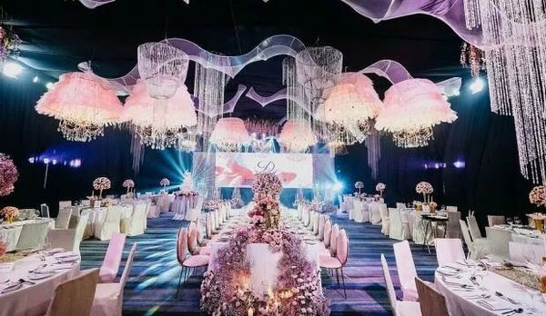 Khoảng 170 vị khách đã có mặt tại buổi tiệc này.