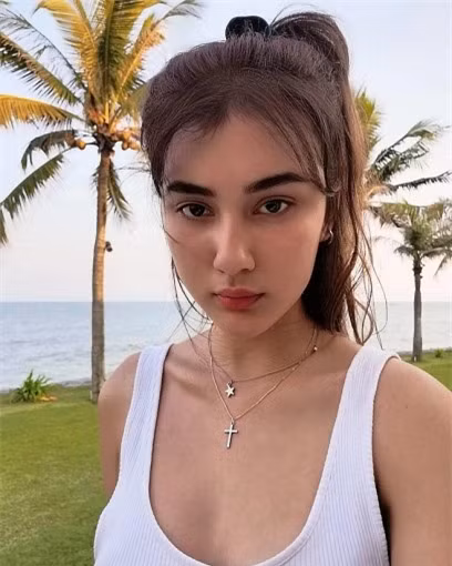 4 bong hong lai tuoi 18 xinh dep sexy biet nhieu thu tieng