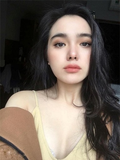 4  4 bong hong lai tuoi 18 xinh dep sexy biet nhieu thu tieng
