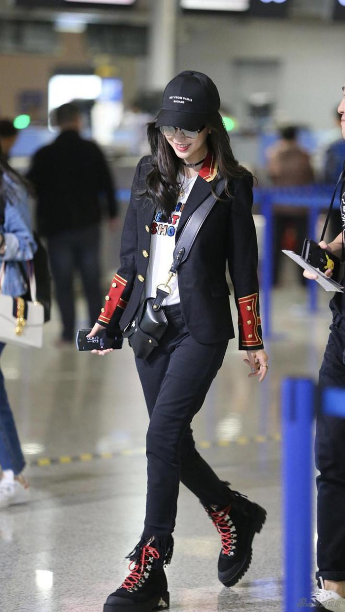 Angelababy xuất hiện đẳng cấp, ngập tràn hàng hiệu tại sân bay ảnh 11 Angelababy xuất hiện đẳng cấp, ngập tràn hàng hiệu tại sân bay ảnh 11