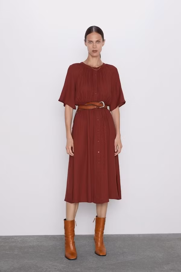 Những thiết kế này tuy đơn giản nhưng lại được đánh giá cao vì độ dễ mặc, phù hợp với mọi hoàn cảnh.