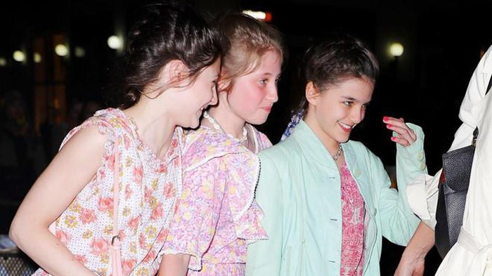 Không còn là “công chúa nhỏ” của Hollywood, Suri Cruise cao ráo, ra dáng thiếu nữ khi dạo phố