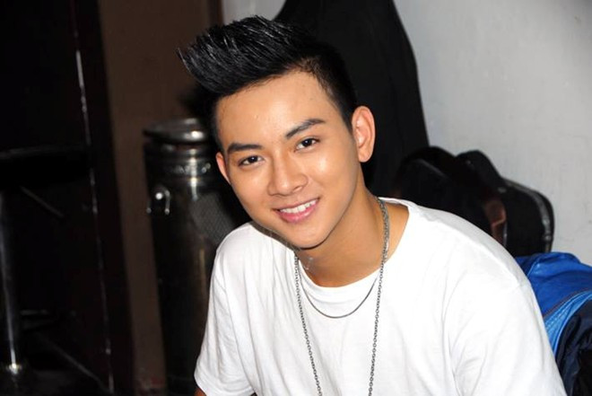 Ngay sau khi trở thành quán quân của cuộc thi Gương mặt thân quen với giải thưởng 700 triệu cùng giải Khán giả yêu thích nhất trị giá 100 triệu đồng, Hoài Lâm bỗng dưng biến mất. Ngay sau đó, đại diện ban tổ chức cho biết, nam ca sĩ có thể không xuất hiện trở lại vì đã ngất xỉu. Người này cũng cho biết thêm, những áp lực trước đêm chung kết và luyện tập, chuẩn bị với cường độ cao, Hoài Lâm đã bị kiệt sức. Sao Việt ngất xỉu, nhập viện vì kiệt quệ sức khoẻ