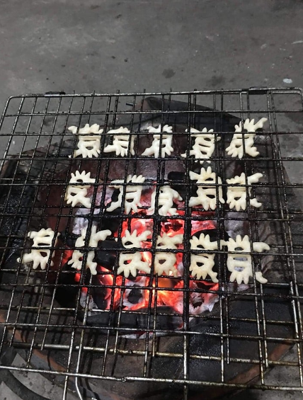 Khi hết tiền mà thèm ăn tôm nướng