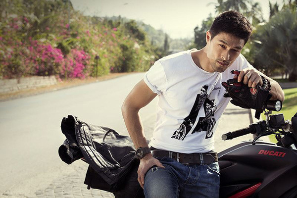 Johnny Trí Nguyễn.