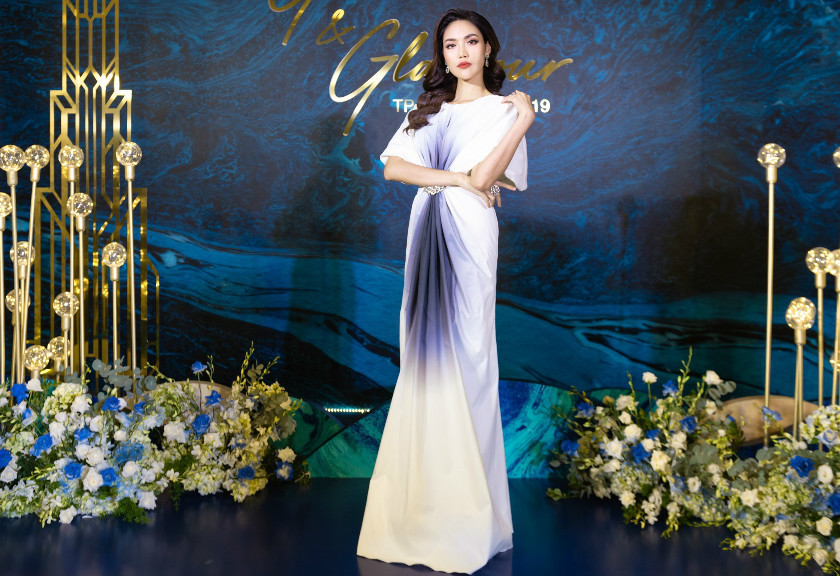 Người đẹp hạn chế trả lời về chuyện bầu bí nhưng hạnh phúc chia sẻ: “Ông xã luôn ở bên cạnh chăm sóc nên tôi cảm thấy rất vui”.